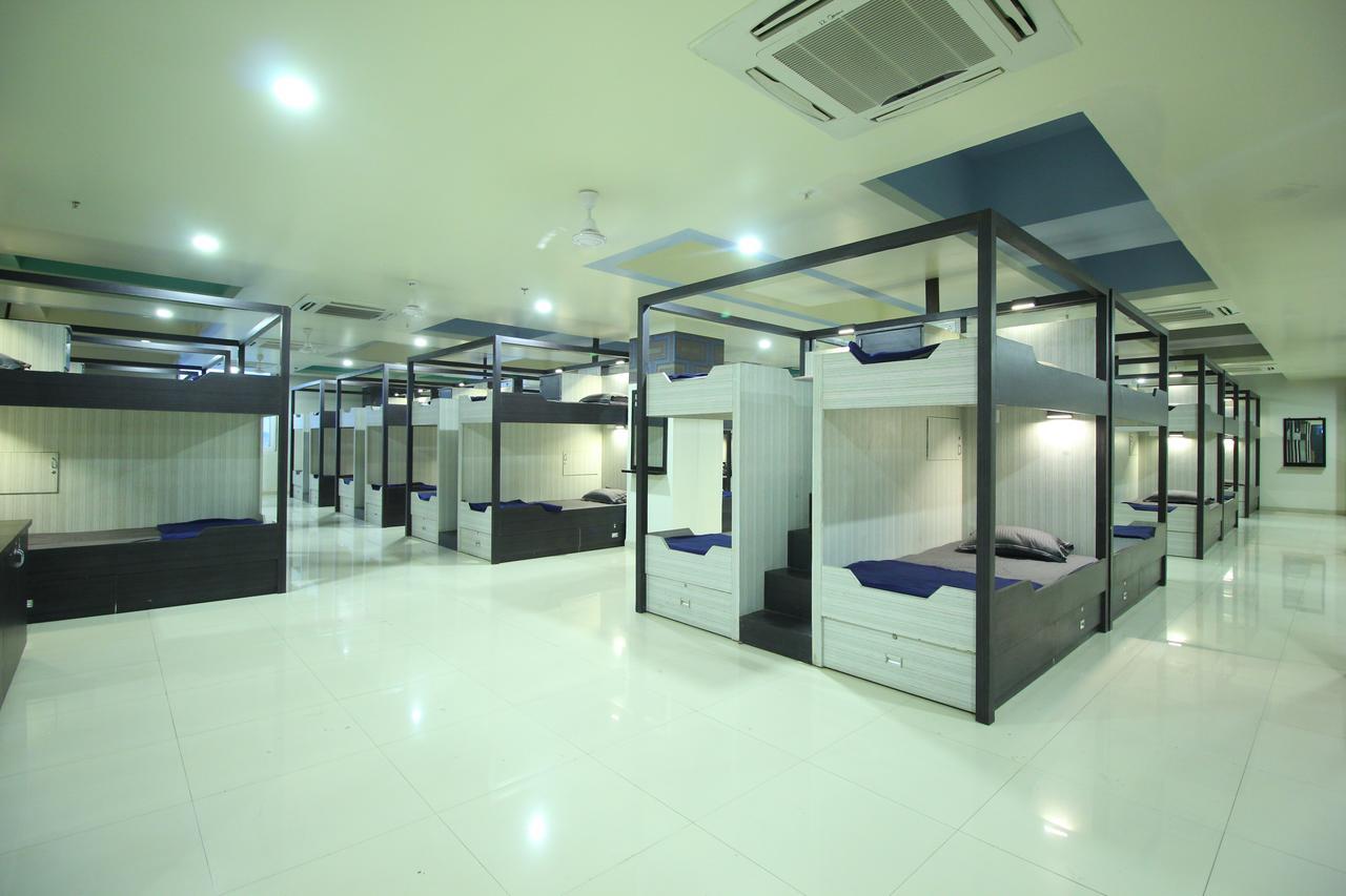 Jackpot Room In & Out Dormitory Ahmadábád Kültér fotó