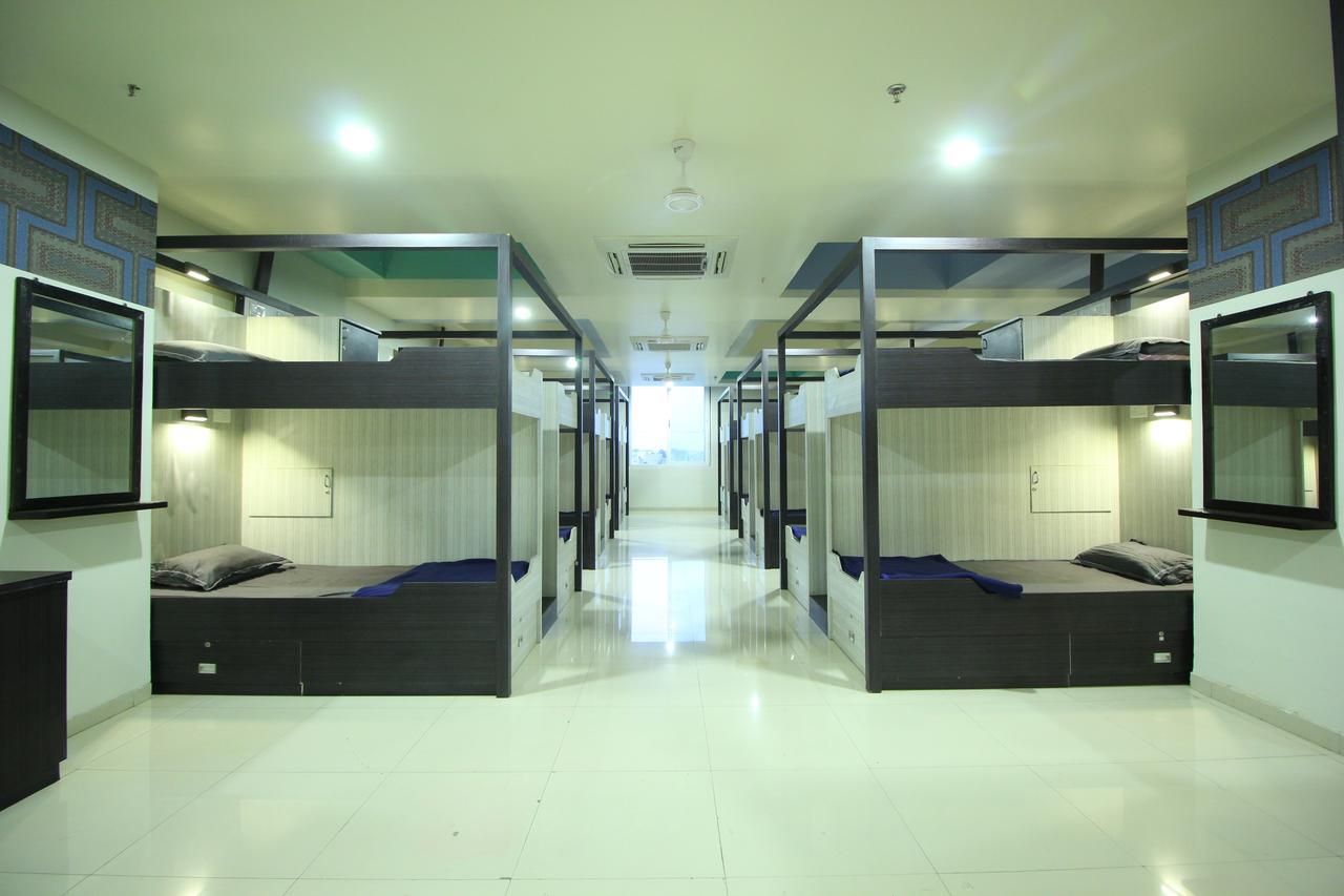 Jackpot Room In & Out Dormitory Ahmadábád Kültér fotó
